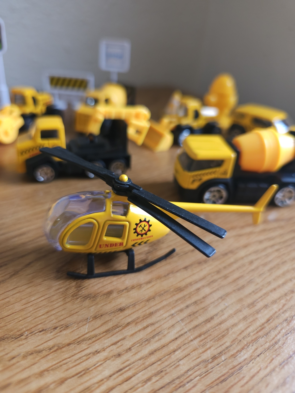 Construction Vehicle Lot Of 12 & Road Signs 2.5 Inch Diecast Plastic - Picture 4 of 13